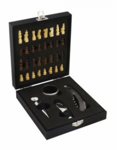 KIT-VINHO-COM-JOGO-DE-XADREZ